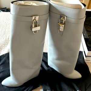 Grey Givenchy Shark lock boots. Size 8 (38)